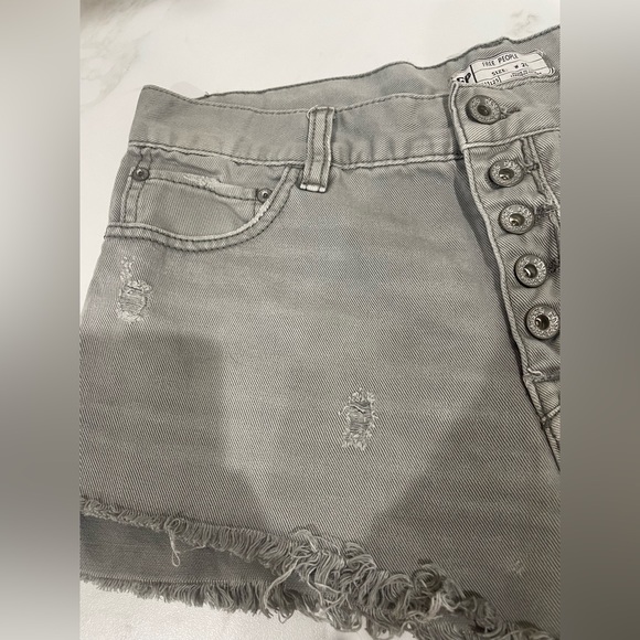Free People button fly distressed short ACCEPTING OFFER - Picture 6 of 8